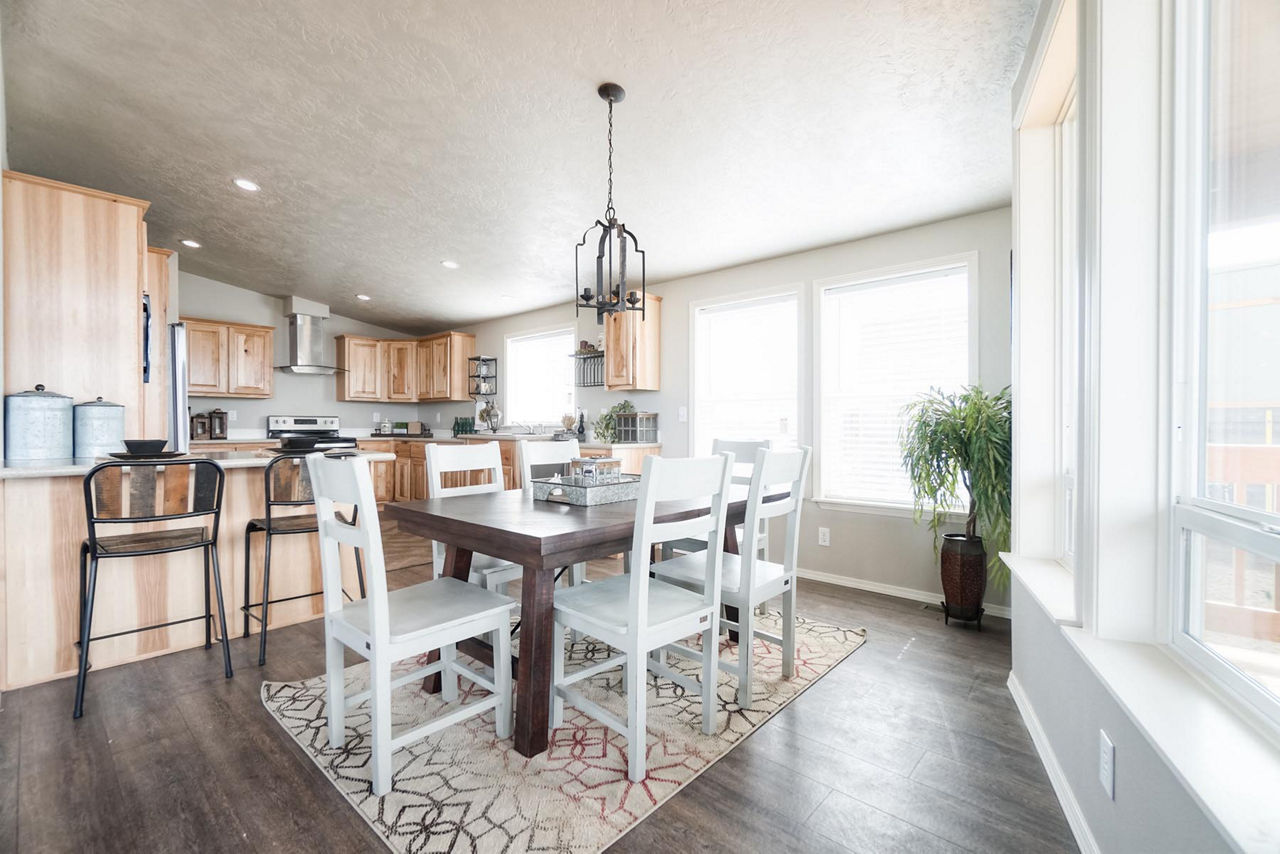 CB4603C mobile home dining room