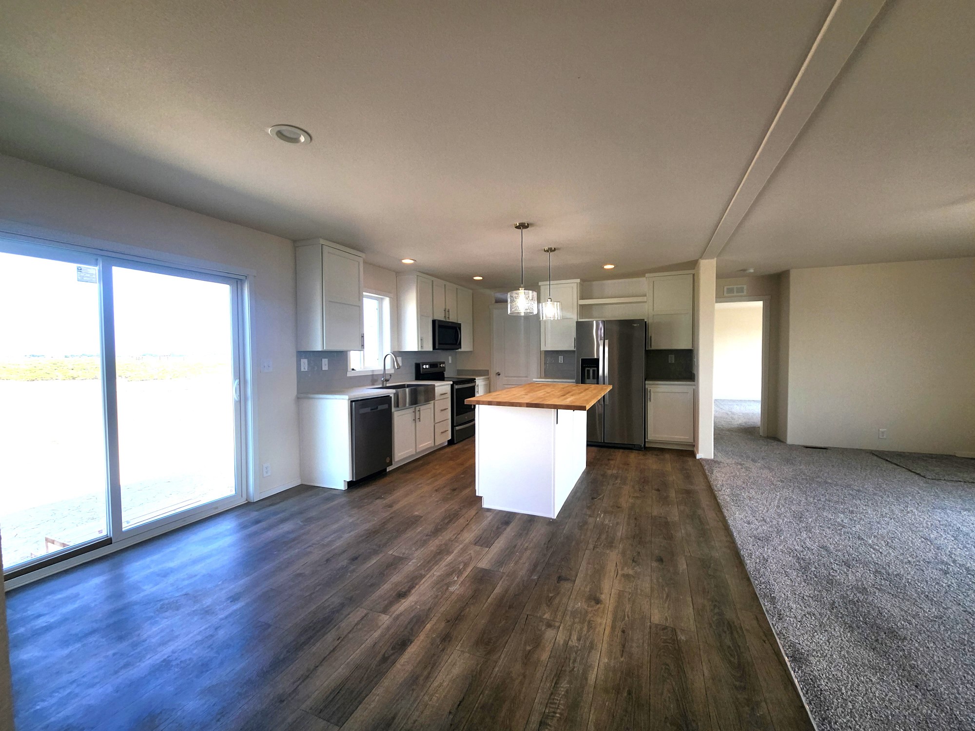 Spacious open dining area in the Cavco Broadmore 28683B