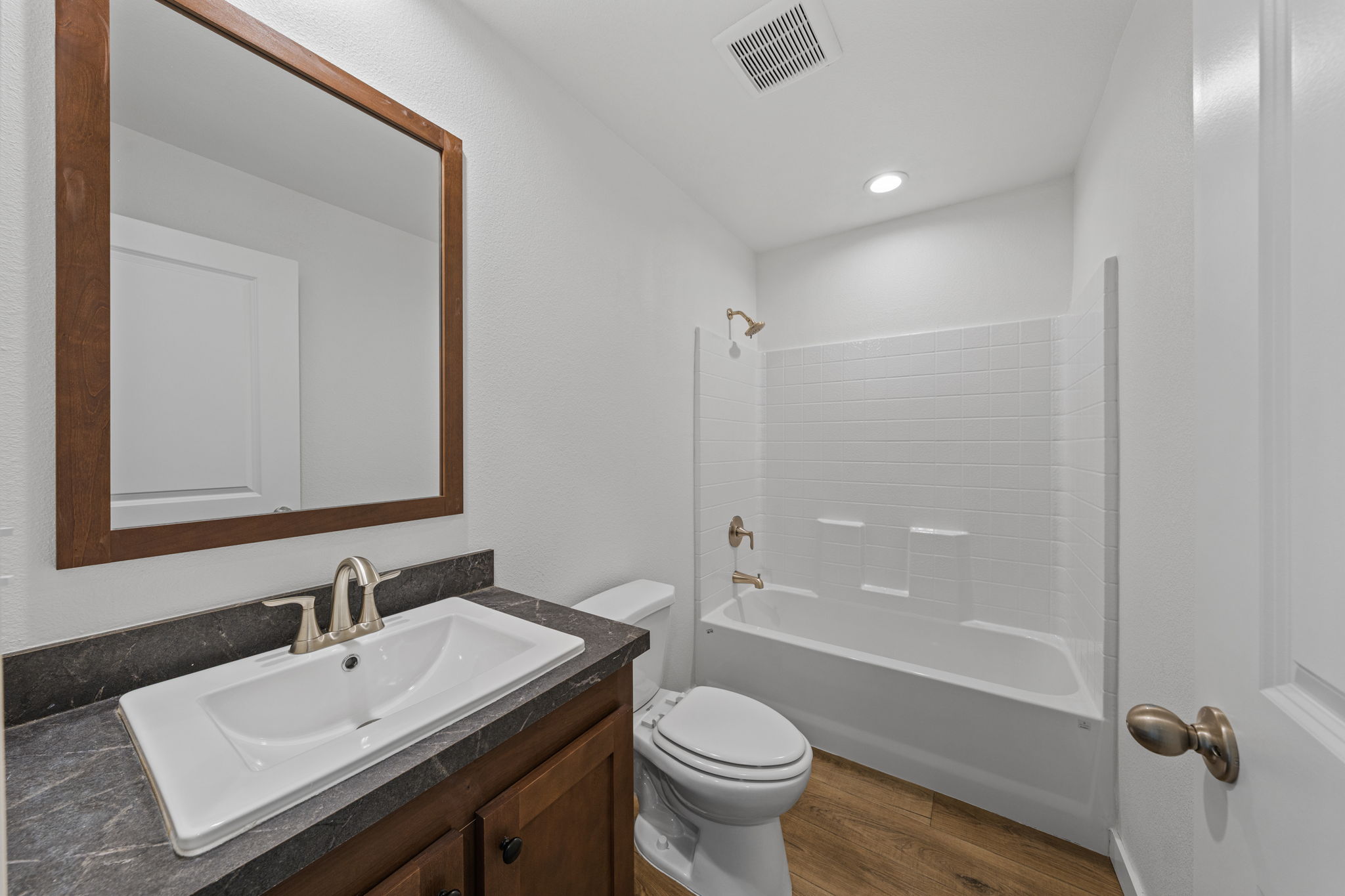 Nice bathrooms in the Stayin' Alive