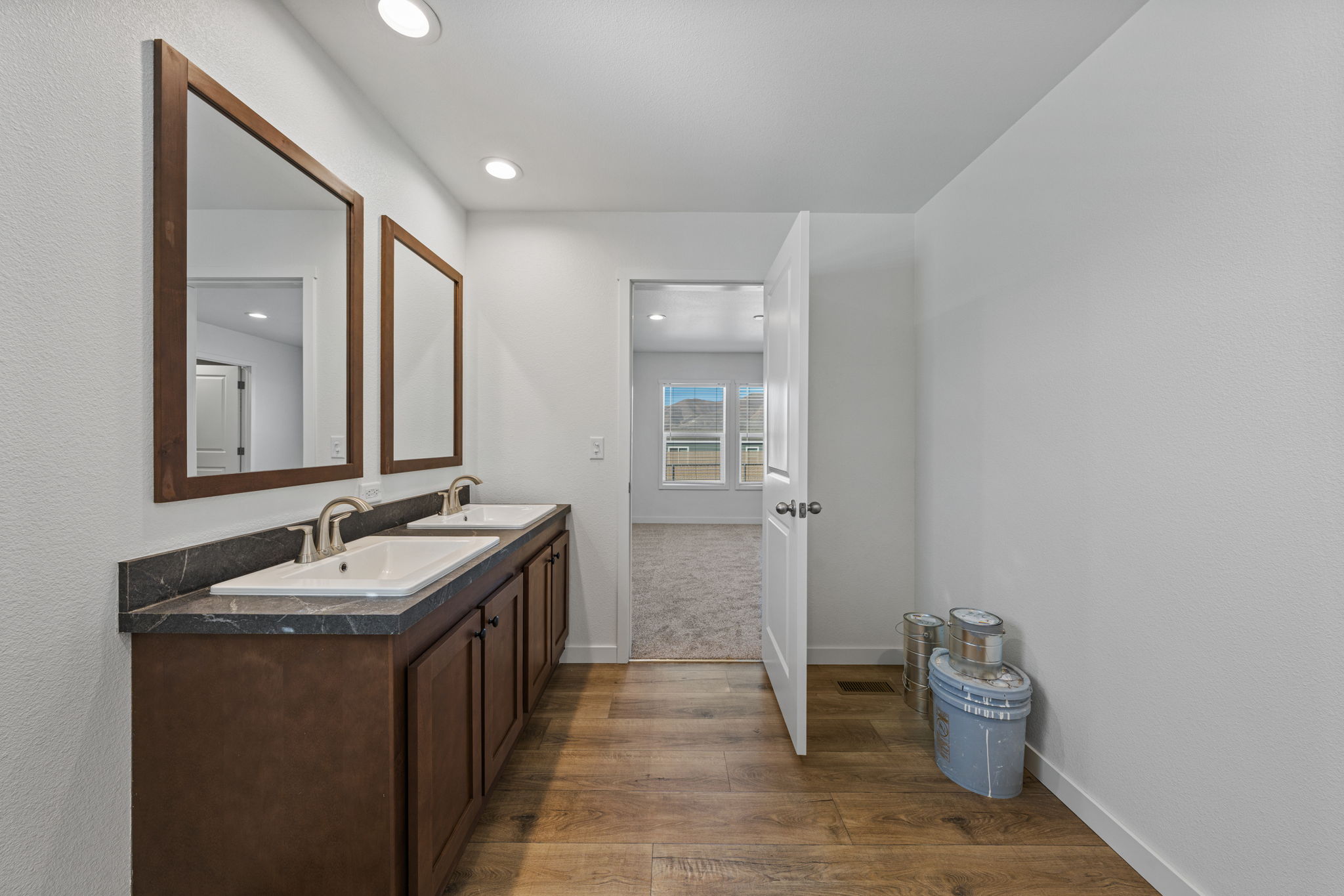 Stayin Alive jensen home big bathroom